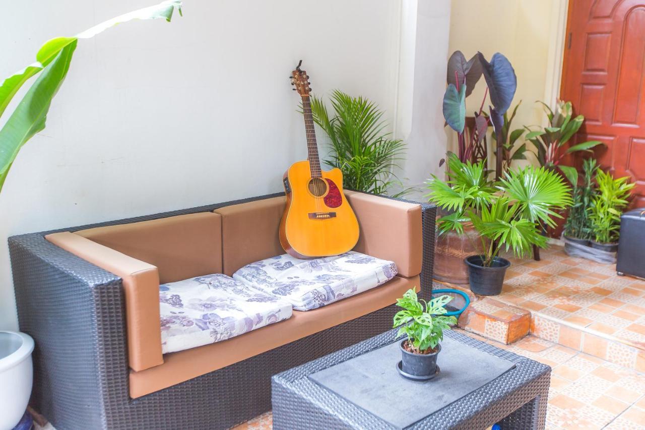The Little Siri Hotell Chiang Mai Exteriör bild